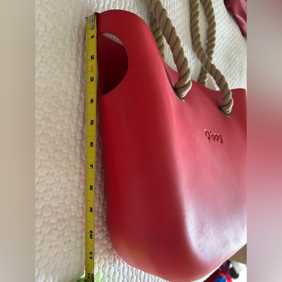 Obag Beach Bag in Red with Raffia and Black Shoulder Handles. - Picture 2 of 7